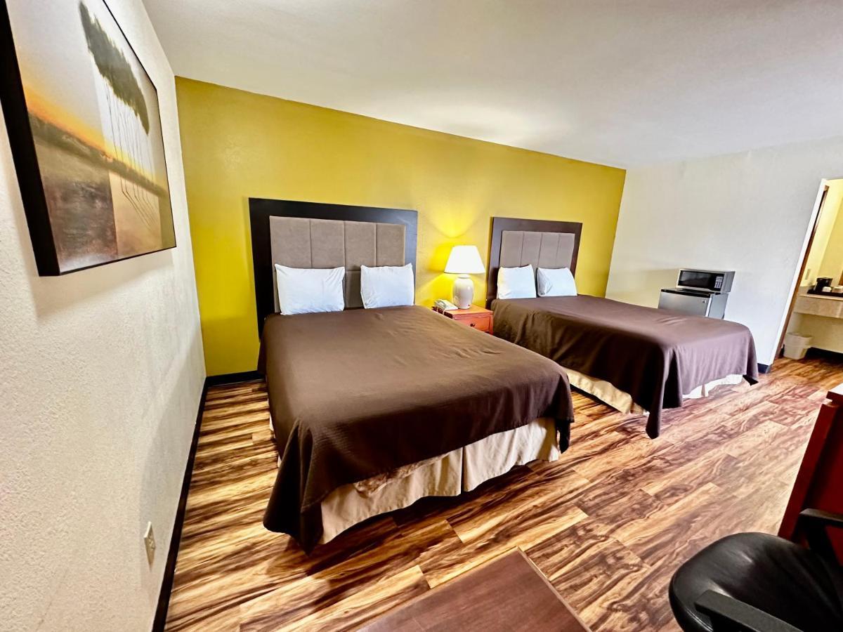 Regency Inn Iola מראה חיצוני תמונה