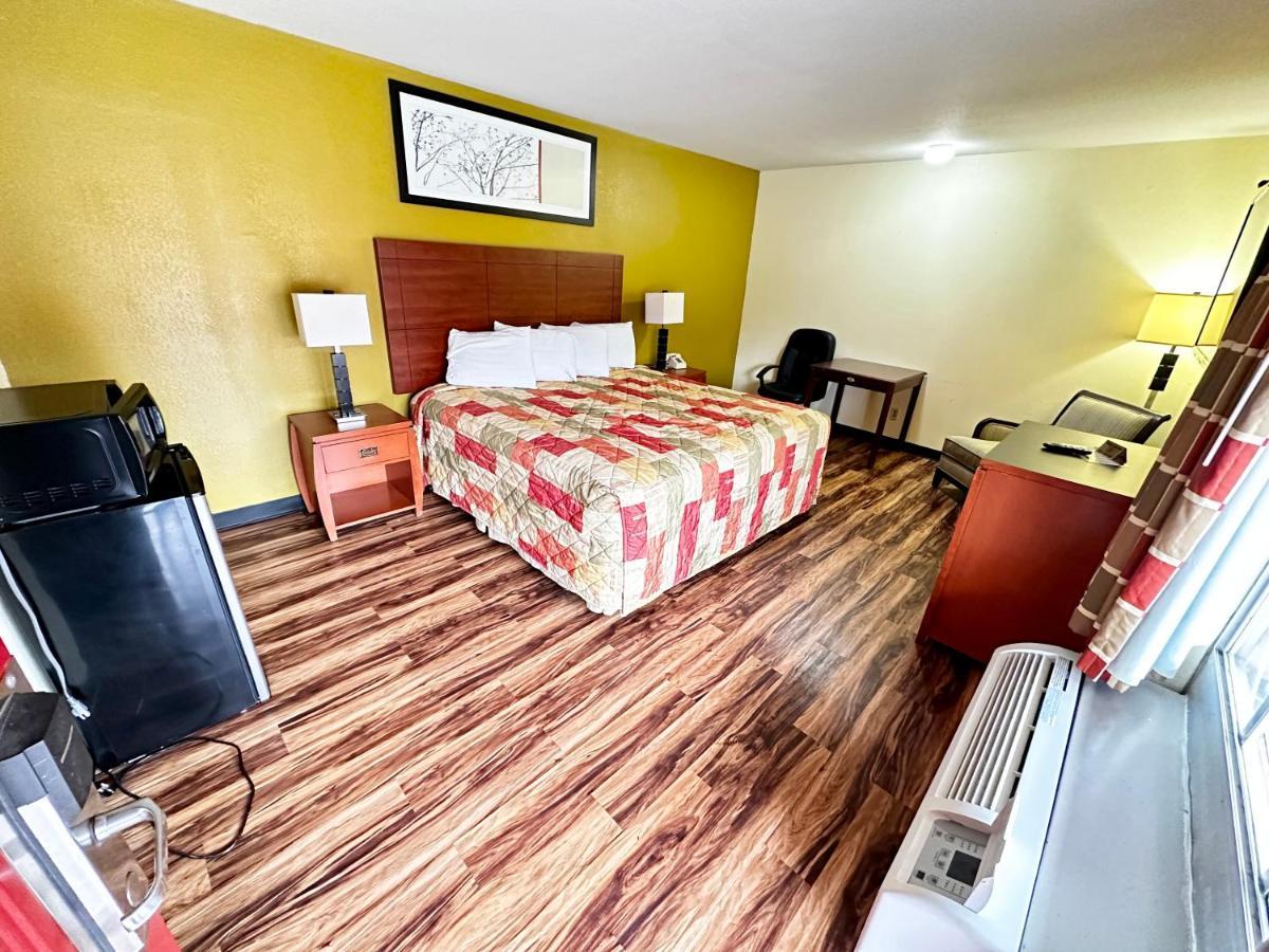 Regency Inn Iola מראה חיצוני תמונה