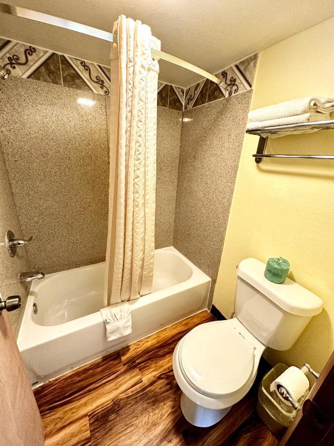 Regency Inn Iola מראה חיצוני תמונה