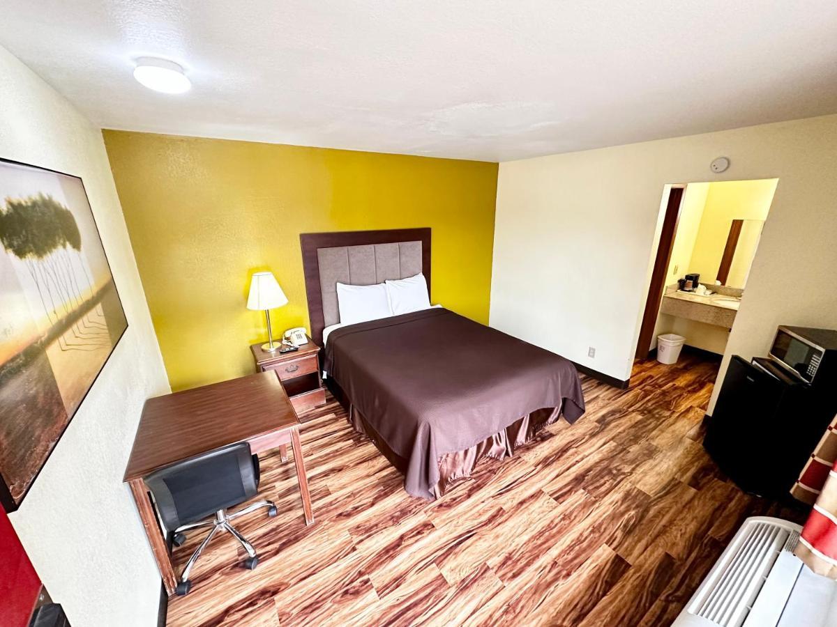 Regency Inn Iola מראה חיצוני תמונה