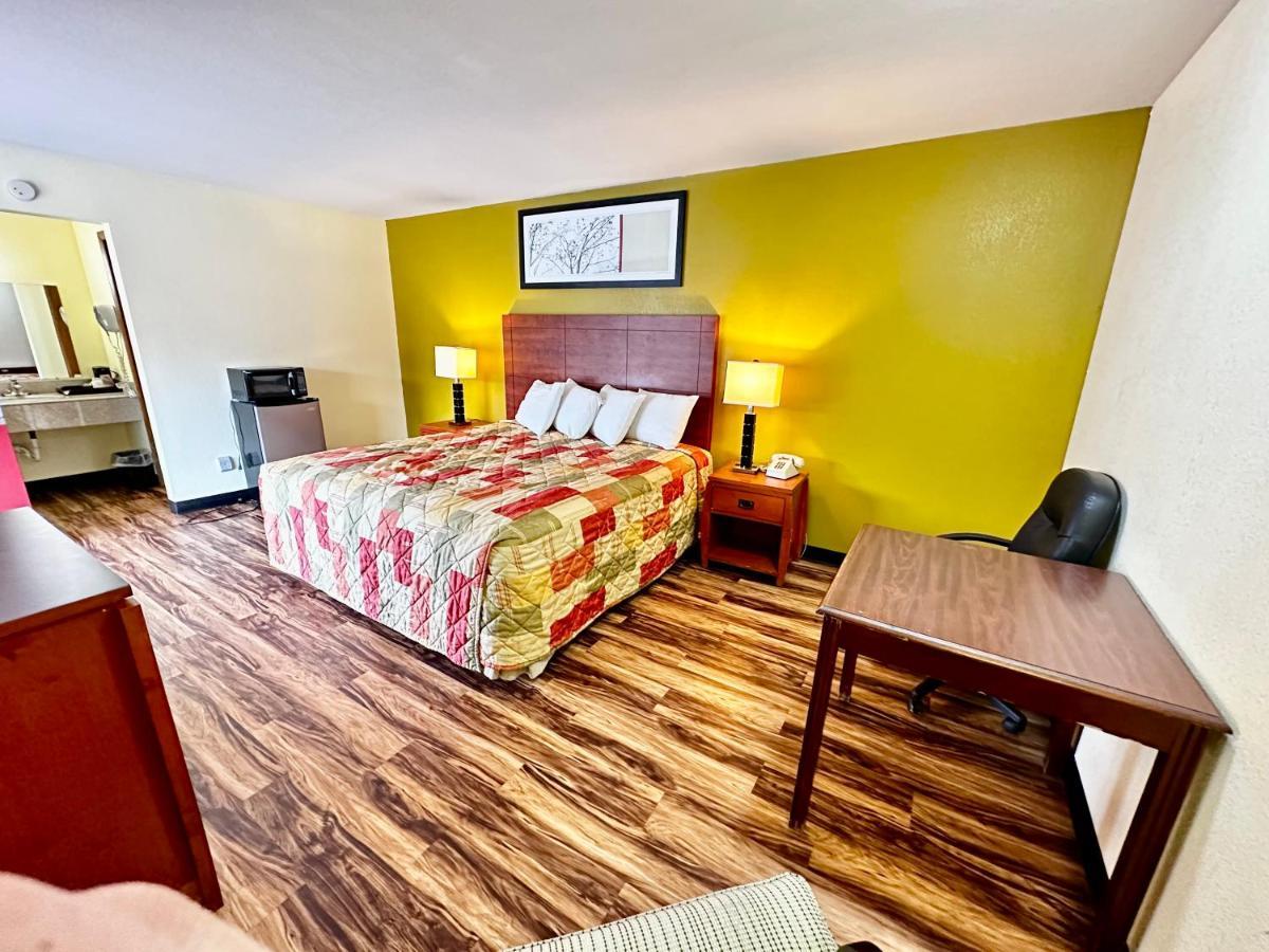 Regency Inn Iola מראה חיצוני תמונה