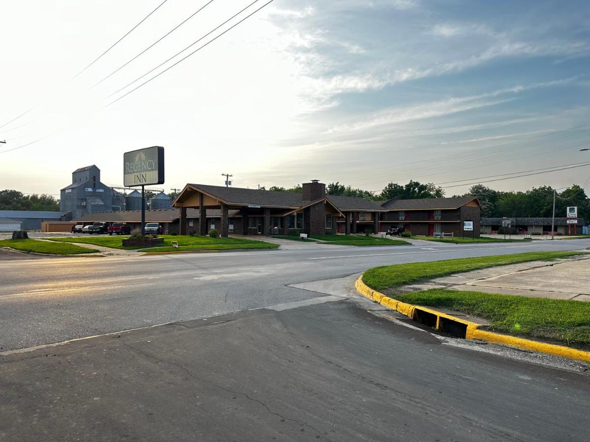 Regency Inn Iola מראה חיצוני תמונה