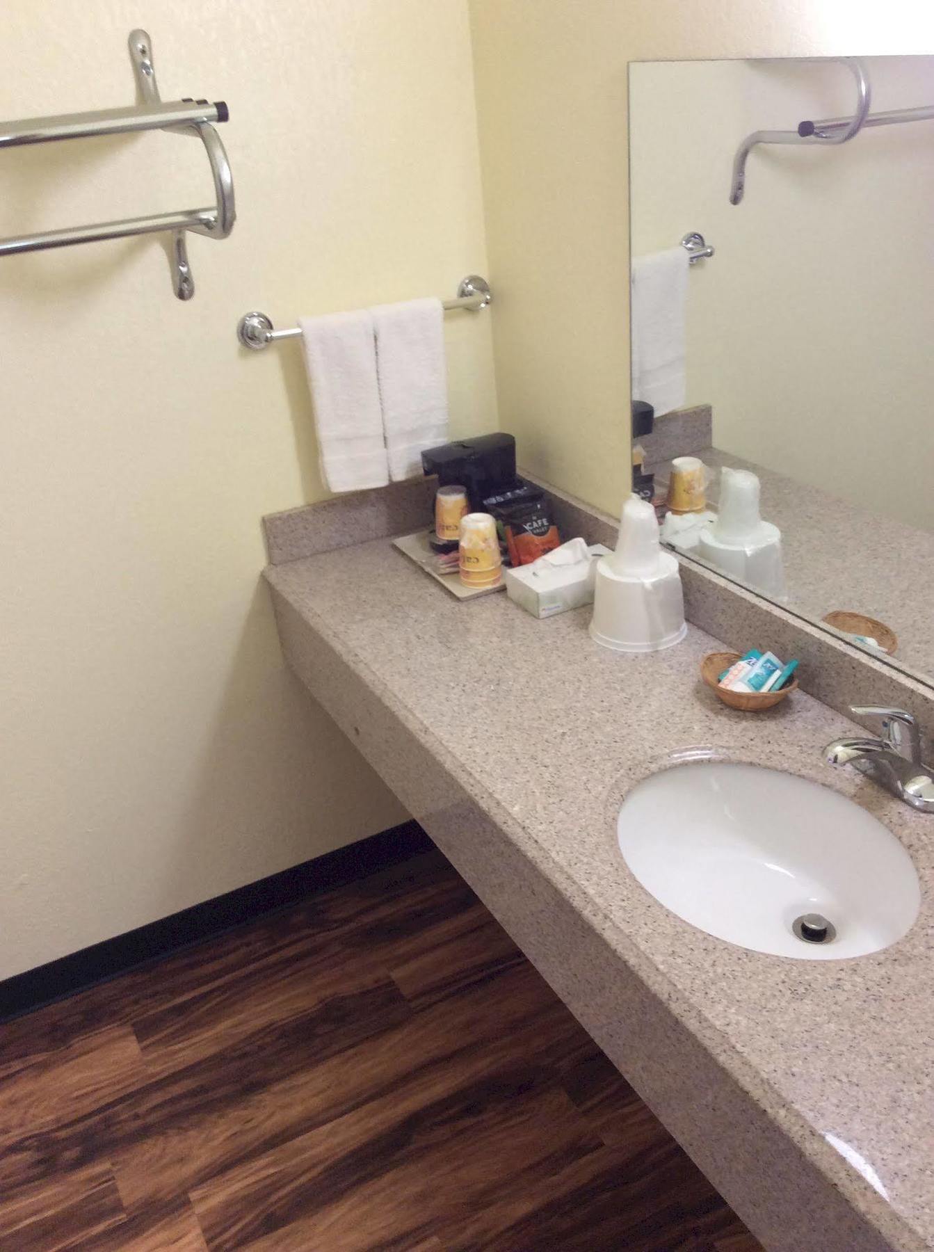 Regency Inn Iola מראה חיצוני תמונה