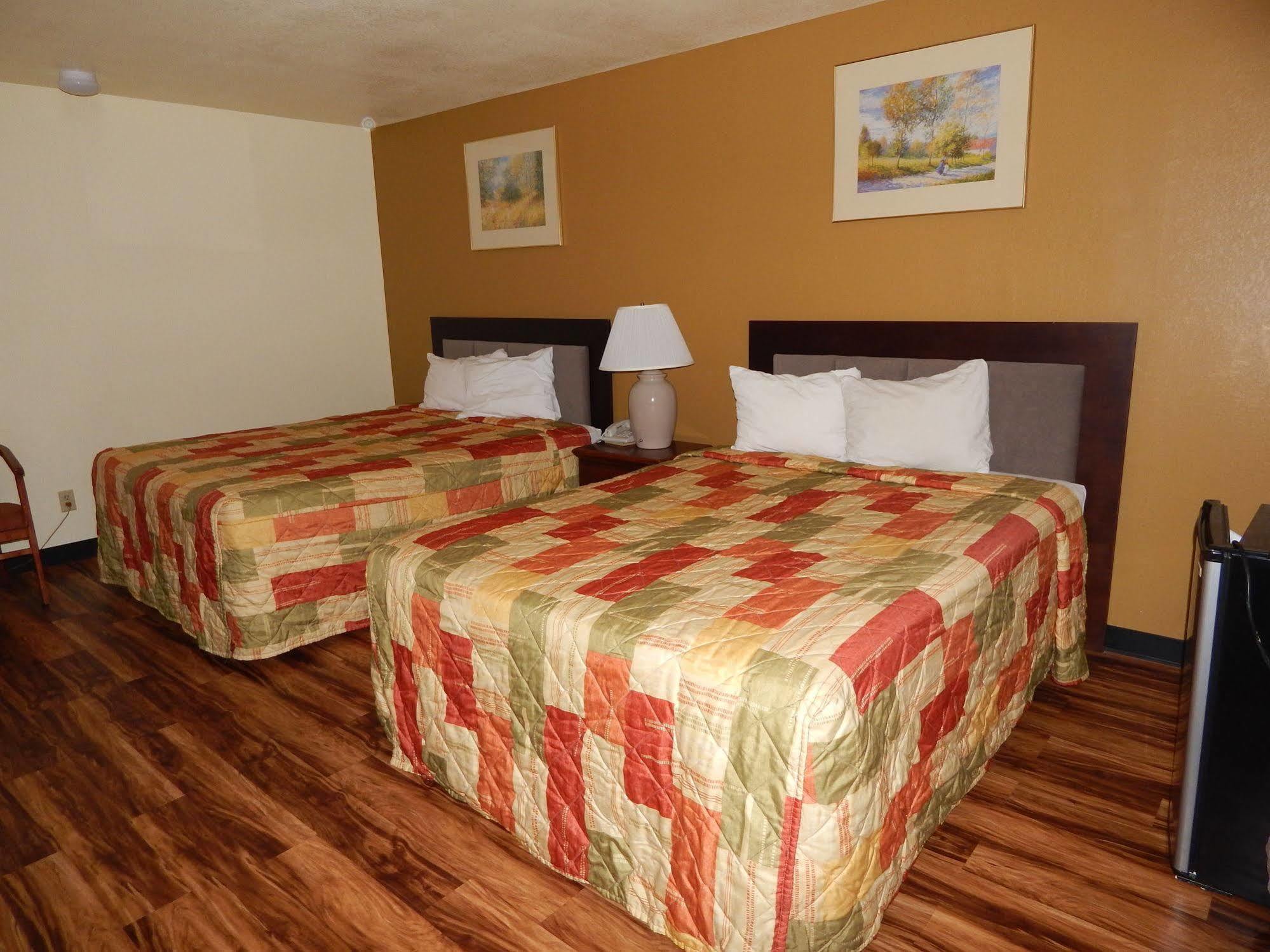 Regency Inn Iola מראה חיצוני תמונה